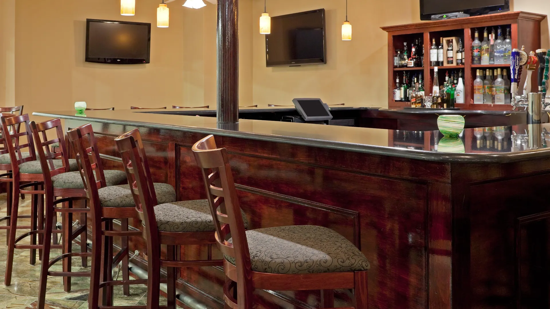 Holiday Inn Hasbrouck Heights-Meadowlands By Ihg 3*,